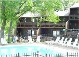 Lakeshore Condominium Cabin on Clearwater Lake