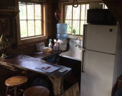 Ten Acre Treehouse, “Captains Quarters” Sleeps 4-6