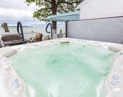 MILLION $ VIEWS NO EXTRA CHARGE! HOT TUB! POOL! BEACH! RESORT-LIKE AMENITIES!