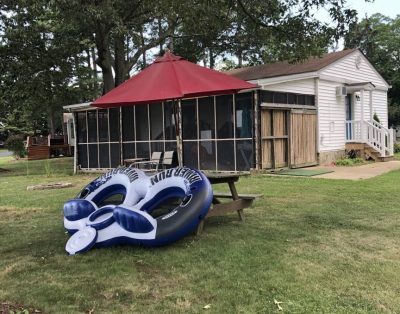 Waterfront cottage for paddle boarding, kayaking, crabbing, and fishing