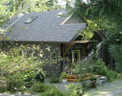 Unique Slate-sided Artist’s House In Quiet Rural area near Acadia National Park