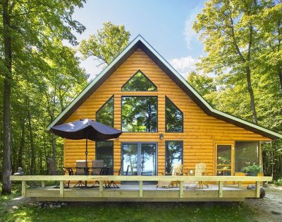 Classic American Summer in a Lakeside Cabin – Strawberry Lake Cabin