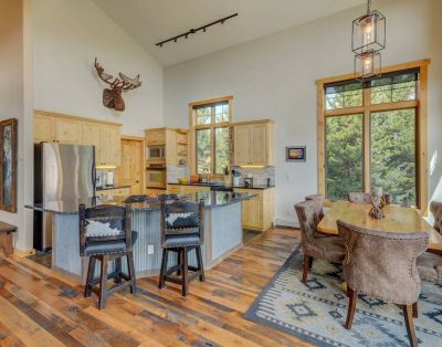 Gorgeous, upscale Big Sky Cabin w/ Mtn Views & Privacy