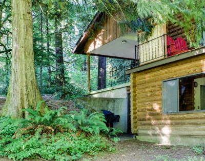 Spacious, riverfront lodge with beach access, private hot tub & forest views!