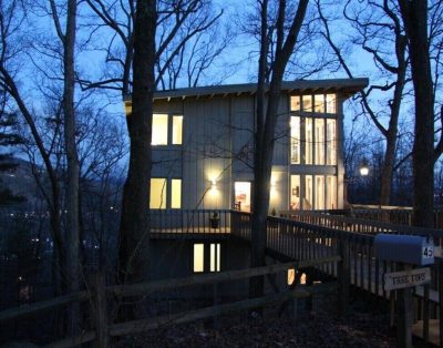 Tree Tops – Stunning ‘ Treehouse’ With Upscale Amenities In A Memorable Setting