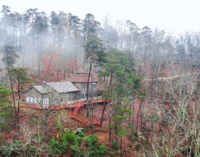 Lagniappe Lodge -18 acres of amazing views and 2 waterfalls, NOW with Internet!!