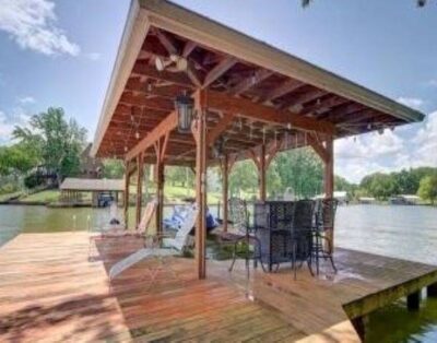 Lake Front Cottage, Private Boat Ramp & Dock, Kayaks, Arcade Games, Pool Table