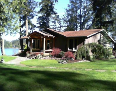 Westcott Bay Waterfront pet friendly home. just minutes from Roche Harbor