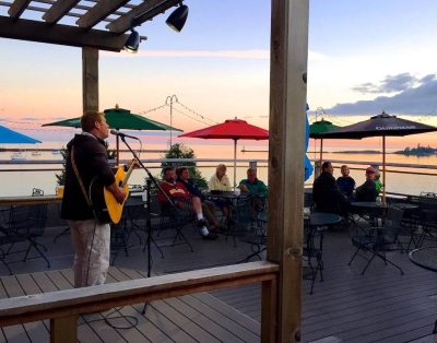 Lake Superior Beach Chalet between Lutsen and Grand Marais