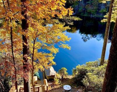 Treehouse – Luxury mountain living at the water’s edge of Hogback Lake