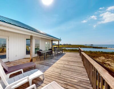 Dog-friendly beach house with fantastic location, access to water