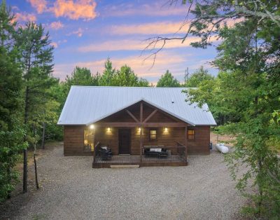 Cozy AF Honeymoon Cabin