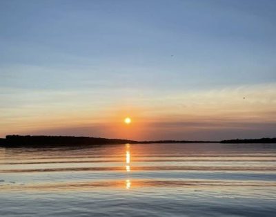 Scenic & serene 4-season cabin with access to Antelope Lake, rural Harvey ND.