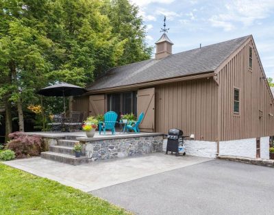 Historic, Yet Modern Carriage House Loft Apartment Nestled In Lancaster County