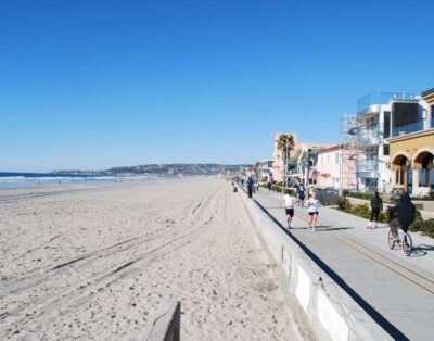 Beautiful beach cottage! Only 250 ft. from the Sand!