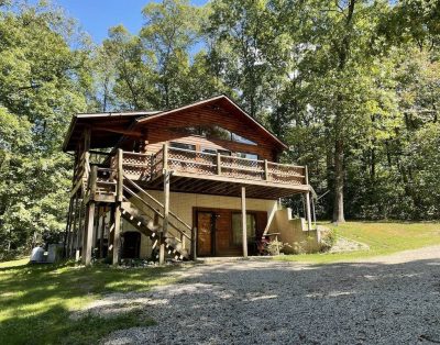 Fern Hill Cabin – Charming getaway, nicely updated, pet friendly, hot tub