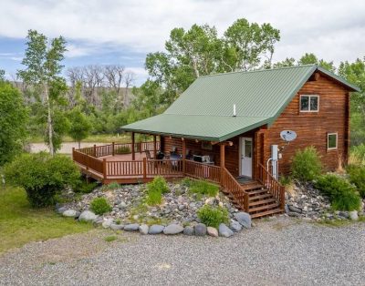 Riverfront log cabin. Relax in or explore out!