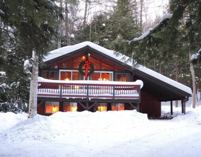 Warm, Cozy, Chalet Nestled In The Pines, WiFi, Close To Ski Areas, Attractions