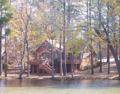 Spacious Lakefront Chalet Near Callaway Gardens & Roosevelt State Park