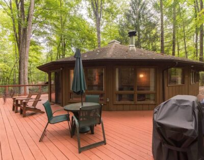 Half Round- A Quiet Mid-Century Modern Cabin