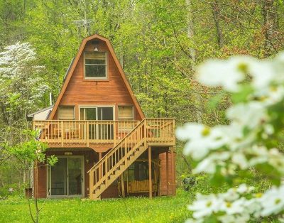 Hocking Hills Cabin Wifi, FirePit, Walking Trail and Pond