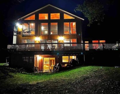 Huge Lakefront Cabin | Sleeps 12| King Bed| Dock| Ski Saddleback| Snowmobile