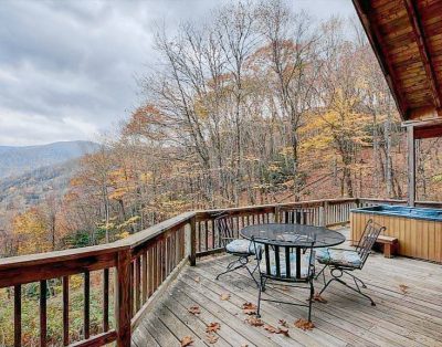 Log Home, Smoky Mtn. VIEWS, Hot Tub, Game Room. 4WD req. Nov-Apr