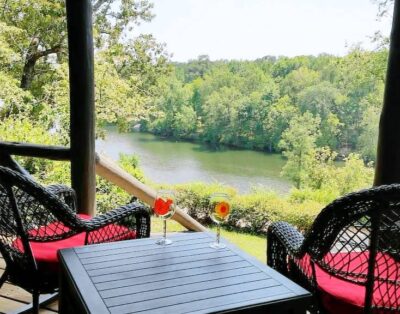 Historic log cabin on beautiful Lake Catherine