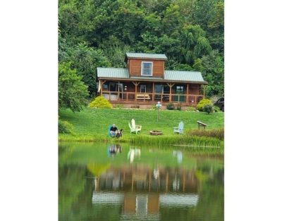 Time to Unwine-Waterfront Cabin w/Hot Tub! Pet Friendly! Blue Ridge Parkway