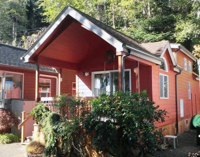 Cozy River Cottage on the Oregon Coast