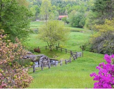 Private & Convenient! 250 acre homestead, horses, ponds, private hiking, creeks