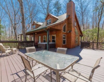 Custom Built Cabin with Sauna, Hot Tub & Wrap Around Porch, Pet Friendly 3BR 3BA