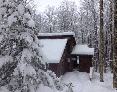 Cozy Cabin Getaway – Convenient to 4 Ski Areas, Hiking and Mountain Bike Trails