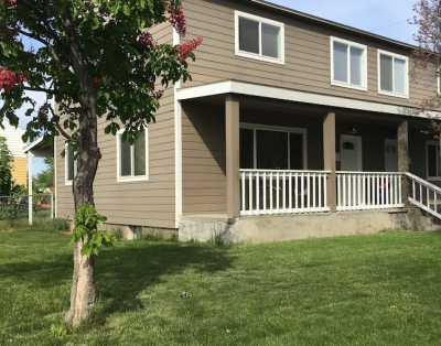 Home away from home. Clean and cozy 3 bedroom, 1 bath in Richland, WA