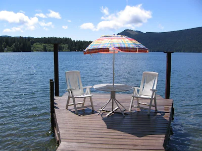 LAKE CUSHMAN WATERFRONT PARADISE! NO BANK! Majestic views, hiking, boating!