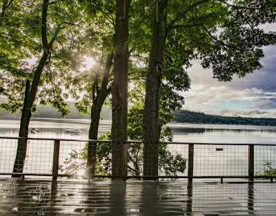 Huge deck, spectacular views and the beach. Waterfront hideaway