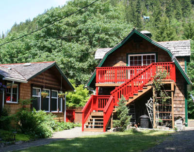 A River Runs Through It Cozy waterfront studio apt overlooking Sol Duc River