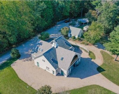 Come sleep above the horses at Bloombury Hill Farm