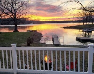 Lakefront at Lake of Egypt sleeps 12! Dock/2 kayaks 2 paddleboards!