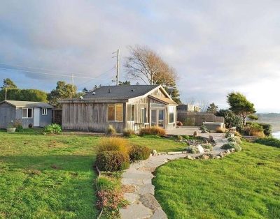 Enter the “Garage House” and step into sublime ocean front living