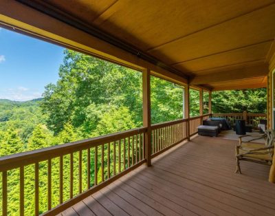 Magical Mtn Lodge, Hot tub, Firepit, Grill, WiFi, Pool Table, Close to Asheville