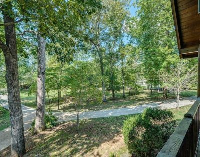 Gorgeous Lakefront Log Home