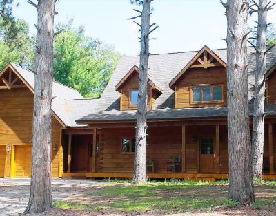 LUXURY LOG HOME WITH PRIVATE DOCK ON THE CHAIN.