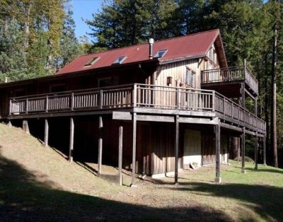 ROMANTIC, ARTISTS PRIVATE FOREST SUITE, 5 acres Redwoods, Trails, Mendo 2 mi.