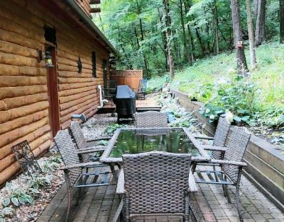 Dog-Friendly Log Home On Fox River IL Near Starved Rock, Porch, Deck, Firepit