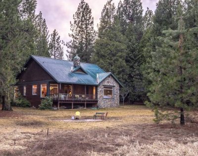 Lakeside Stone Cottage on 6 acres on Hammond–pet friendly