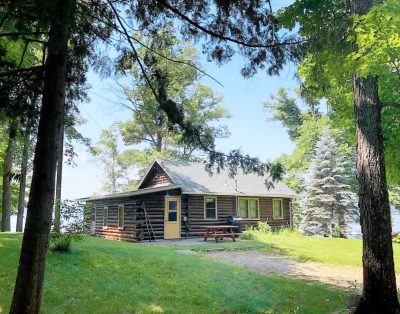 Classic Lakeside Log Cabin