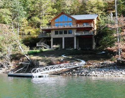 LAKEFRONT, CANOE, 3 KAYAKS, FIRE