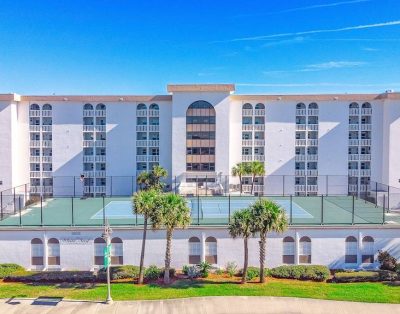 Ocean Front Condo Best Location.Hurricane Discount/No pool available