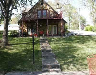 Lake Cumberland vacation home, overlooking private fishing pond